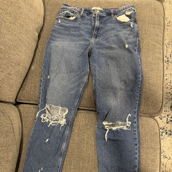 Abercrombie & Fitch Denim - Abercrombie Mom Jean size 32